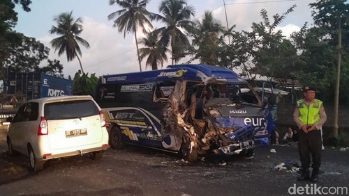 Kecelakaan lalu lintas di Jalan Denpasar-Gilimanuk, pagi tadi.