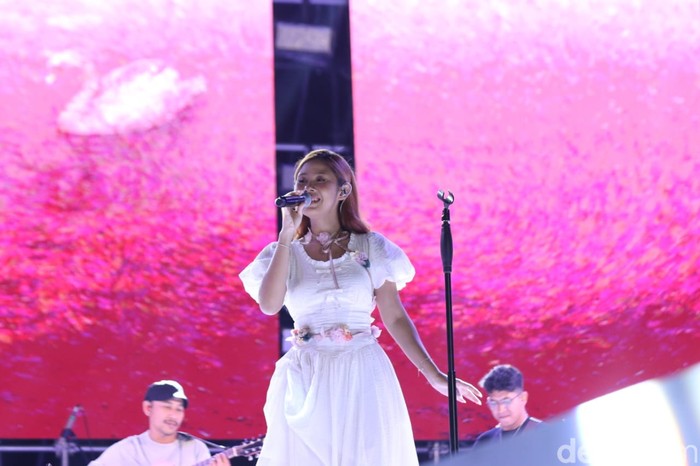 Kemeriahaan Banyuwangi Beach Jazz Festival dengan penampilan Nadin Amizah hingga Yovie & Nuno Kemeriahaan Banyuwangi Beach Jazz Festival dengan penampilan Nadin Amizah hingga Yovie & Nuno