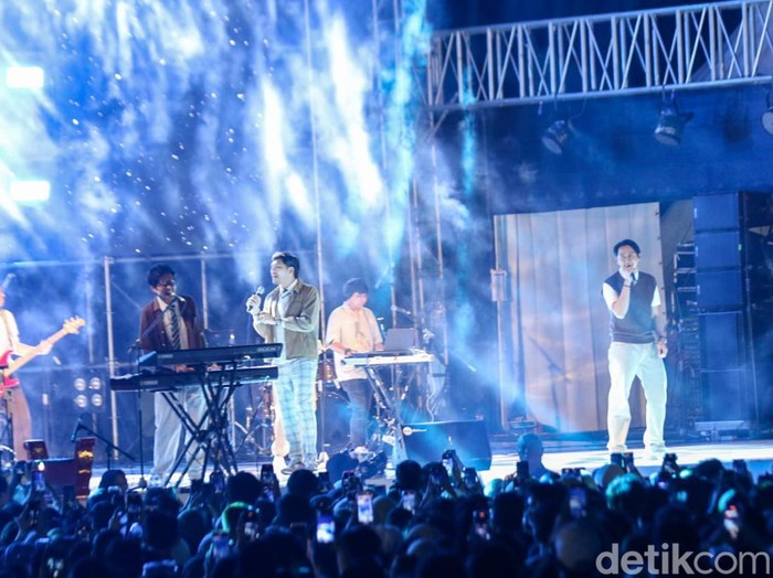 Kemeriahaan Banyuwangi Beach Jazz Festival dengan penampilan Nadin Amizah hingga Yovie & Nuno