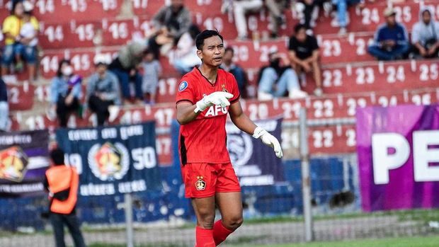 Kiper Persik Kediri Dikri Yusron