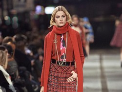 10 Koleksi Chanel Metiers dArt 2024, Busana Terinspirasi Kota Manchester