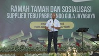 Selain itu, Jonathan Danang Wardhana juga memperkenalkan produk inovatif dari perusahaan, yaitu air mineral BANU. Produk ini merupakan satu-satunya air mineral yang dihasilkan dari uap tebu di Indonesia. Proses evaporasi pada produksi gula tebu menghasilkan kondensasi air, dan dengan teknologi terbaru, perusahaan berhasil memurnikan air kondensasi tersebut menjadi air minum yang sustainable dan renewable. Produk ini kaya akan mineral dan dijamin kehigienisannya.