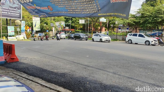 Kondisi perempatan Patuk, Gunungkidul, pada Senin (18/12/2023) pukul 08.48 WIB.
