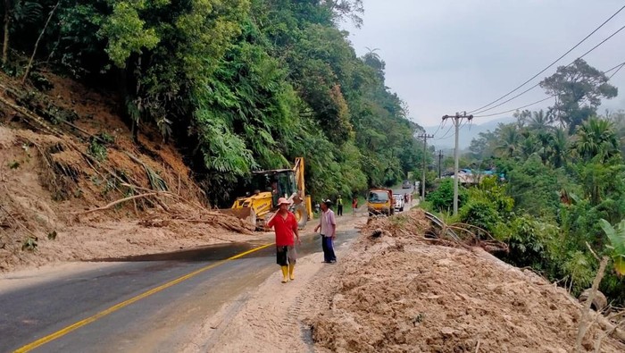 Kondisi terkini longsor di Taput. (Foto: Dok. Polres Taput).