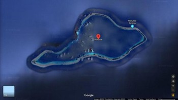 Pulau Moruroa - Polinesia Prancis. Terlihat pada gambar jika ada bagian yang diburamkan. Diketahui antara tahun 1966 dan 1996, Prancis melakukan uji coba nuklir di Moruroa. Tidak hanya setengah pulau yang dikaburkan, tetapi seluruh pulau juga terlarang bagi pengunjung. Foto: Google Maps