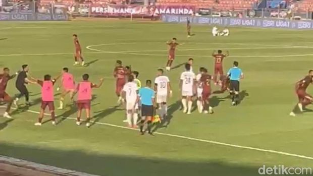 Laga Persik Kediri vs PSM Makassar dihentikan