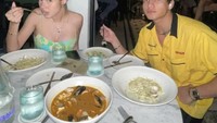 Nikmati pasta dan hidangan khas Italia lainnya, foto Jefri dan Maria saat berlibur ini bikin para penggemarnya jadi iri. Foto: Instagram