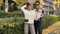 Aktor Jefri Nichol dan sang kekasih, Maria Theodore kini tengah berlibur di Jepang. Lewat unggahan Instagram keduanya, Jefri dan Maria bagikan momen mesra hingga keseruan saat kuliner. Foto: Instagram
