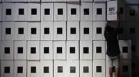 Sebanyak 2.266.157 lembar surat suara DPD tiba di gudang tersebut.