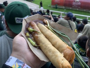 Lumpia Sukses Menarik Perhatian Suporter Bola Dunia