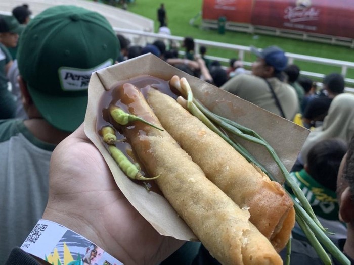 Lumpia di stadion bola