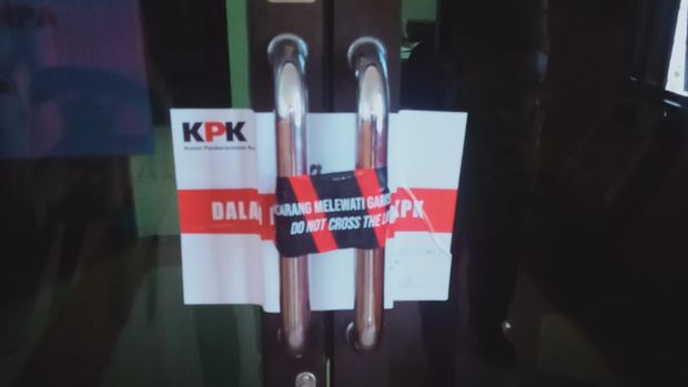 Ruangan Dinas PUPR Maluku Utara disegel KPK.