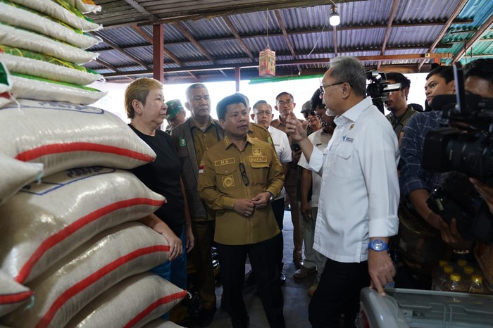 Menteri Perdagangan Zulkifli Hasan (Zulhas) menyambangi Pasar Pagi Sambas yang berada di Kabupaten Sambas, Kalimantan Barat