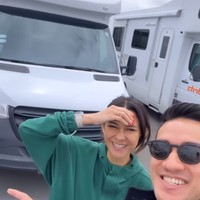 Nana Mirdad bersama Andrew White saat ini sedang asik menghabiskan waktu berdua di New Zealand. Kali ini keduanya terlihat berlibur tanpa ditemani dua orang anak mereka, Jason dan Sarah. Foto: Instagram/@nanamirdad