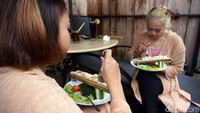 Kedua kuliner unik ini tambah maknyus disantap sambil menikmati panorama alam dan sejuknya udara di kaki Gunung Welirang.