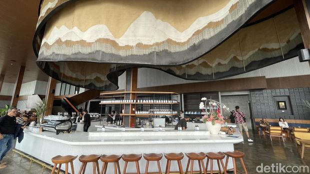 Pahdi Specialty Coffee dibuka pada 23 Agustus 2023 dan dinobatkan sebagai coffee shop terbesar di Asia Tenggara.