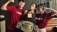 Pamela Safitri tenar setelah muncul sebagai penyanyi dangdut. Kemarin, dirinya bertanding tinju memeriahkan Holywings Sport Show. Foto: Instagram/pamelaaaasafitri