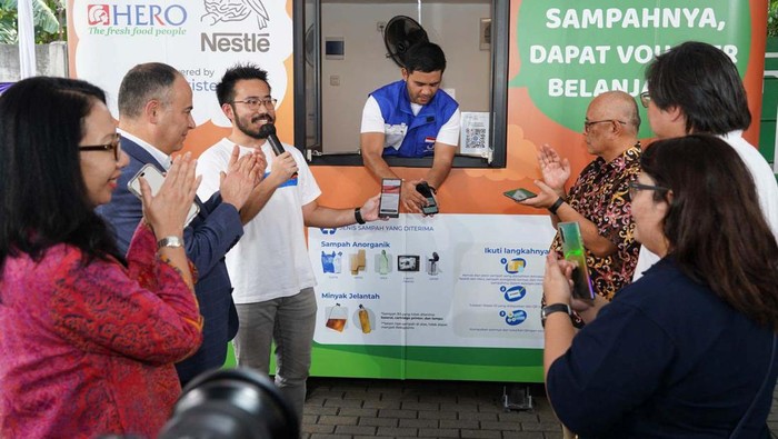 Peduli Lingkungan Nestle Indonesia Luncurkan Fasilitas Waste Station Nestle Indonesia dukung pengelolaan sampah. Bersama Hero Supermarket dan Rekosistem, Nestle sediakan fasilitas Waste Station.