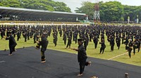 Sebanyak 4.500 pesilat mengikuti pemecahan rekor MURI (Museum Rekor Indonesia) untuk memainkan jurus silat Tapak Karuhun terbanyak.