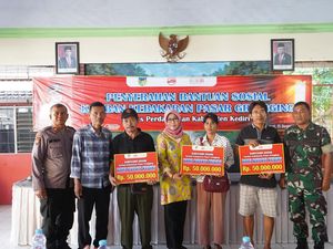 Pemkab Kediri Beri Rp 50 Juta ke Pedagang Korban Kebakaran Pasar Gringging