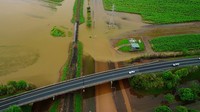 FotJalan raya di Cairns juga terendam banjir.