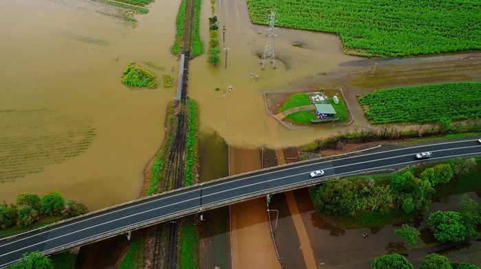 Banjir yang disebabkan oleh hujan deras menerjang Cairns, Queensland, Australia, Senin (18/12/2023). Begini penampakannya dari udara.