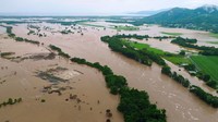 Belum diketahui apakah ada korban akibat banjir yang melanda Cairns, Queensland tersebut.