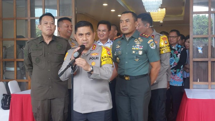 Polda Metro Jaya mengerahkan 4.041 personel untuk mengamankan Natal dan tahun baru.
