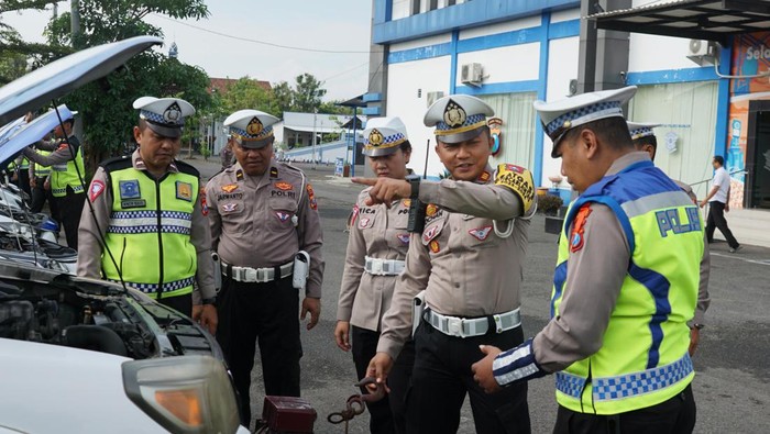 Polisi Nganjuk Siaga Cek Layak Kendaraan Patroli