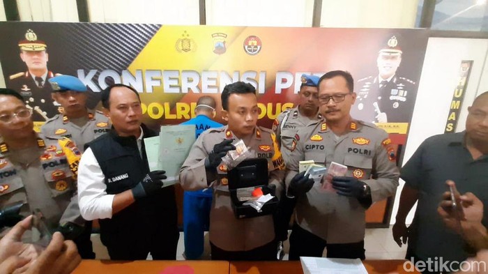 Polres Kudus konferensi pers kasus pencurian brankas, Senin (18/12/2023).