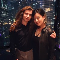 Leony dan Charles sering membagikan momen berdua di Instagram. Keduanya selalu terlihat mesra dan harmonis. Foto: Instagram @leonyvh