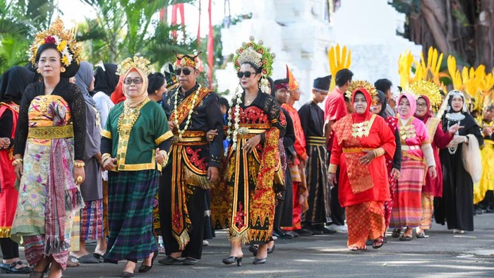 Rupa-rupa Busana Khas Nusantara di Upacara Hari Jadi Banyuwangi (Harjaba) ke-252.
