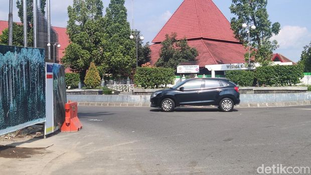 Salah satu titik pemasangan baliho Jokowi alumnus membanggakan di UGM yang kini sudah dicopot, Senin (18/12/2023).