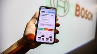 Lewat layanan GrabMart aplikasi Grab yang diluncurkan di Jakarta, Senin (18/12/2023), pengendara bisa memperoleh servis ganti aki mobil dari Bosch. Teknisi akan datang ke tempat dan melakukan penggantian aki.
