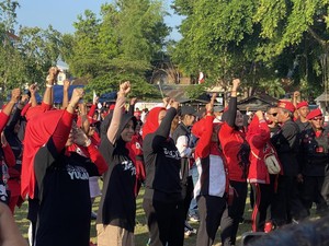 Siti Atikoh Senam Bareng Emak-emak di Madiun: Wajah Sehat Menangkan Ganjar