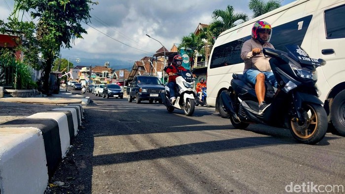 Situasi Jalan Semeru, Sisir, Kecamatan Batu, Kota Batu yang bersolek setelah dilakukan pelebaran jalan