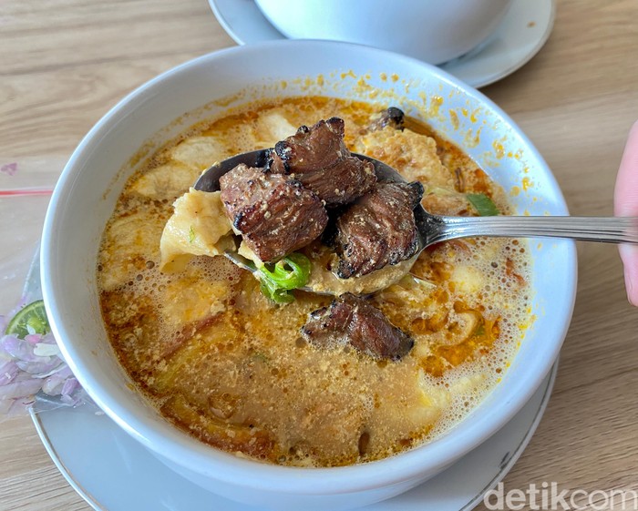 Soto Babe Tito: Maknyus! Soto Tangkar Pakai Daging Black Angus Asap