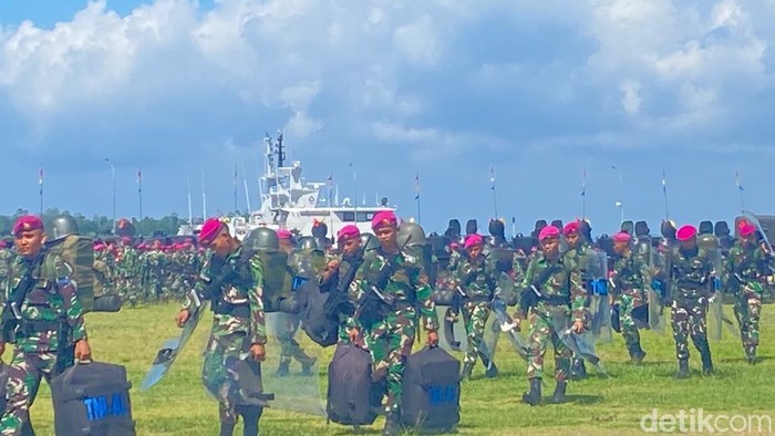 Suasana apel Gelar Pasukan Pasmar 3 di Sorong, Papua Barat Daya.