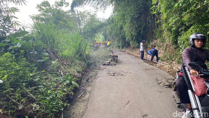 Tanjakan Cipeuncit di Sukabumi