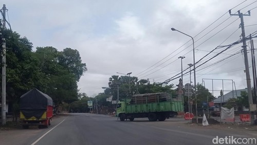 Aktifitas kendaraan keluar masuk di Unit Pelayanan Penimbangan Kendaraan Bermotor (UPPKB) Cekik Gilimanuk beberapa waktu lalu. (I Putu Adi Budiastrawan/detikBali).