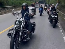 Momen Ustaz Abdul Somad Naik Moge Harley-Davidson di Padang