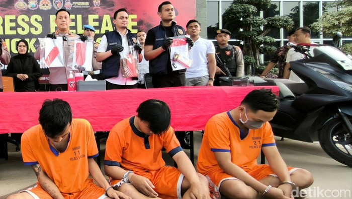 Viral alat kelamin tersangka dibakar polisi Gresik
