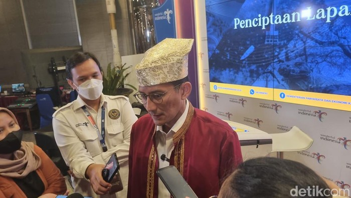 Sandiaga Salahuddin Uno di Weekly Press Briefing Senin (18/12/2023).