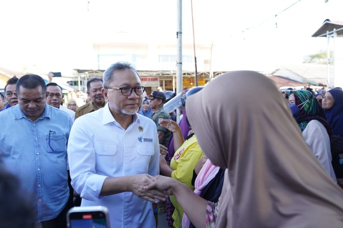 Zulhas di Pasar Pagi Sambas