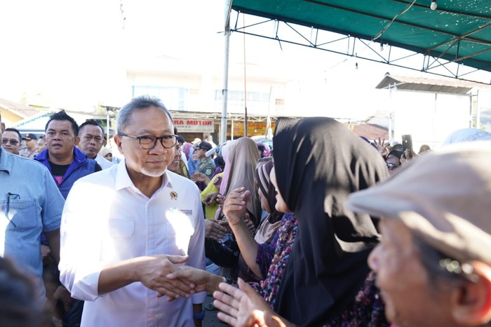 Zulhas di Pasar Pagi Sambas