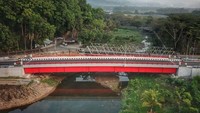 Kementerian Pekerjaan Umum dan Perumahan Rakyat (PUPR) telah menyelesaikan penggantian/duplikasi 9 jembatan lama yang berada dalam sistem jaringan jalan nasional dan jalur logistik utama di Provinsi Jawa Timur. Program penggantian jembatan dengan tipe CH ini merupakan bagian dari mitigasi risiko jembatan runtuh karena usia tua di atas 40 tahun, salah satunya karena dampak beban berlebih kendaraan (overloading).
