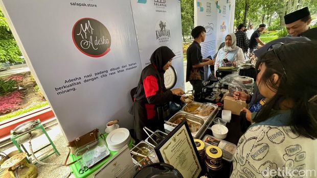 Acara Pengenalan Program Belanja Serba Lokal (SERLOK) Pemkot Bandung.
