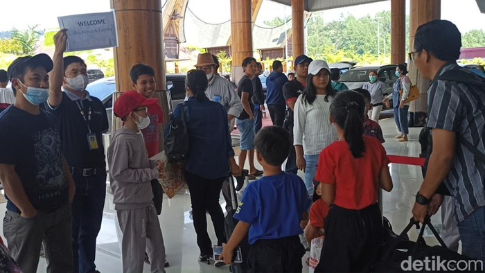 Aktivitas penumpang di Bandara Toraja menjelang Nataru.