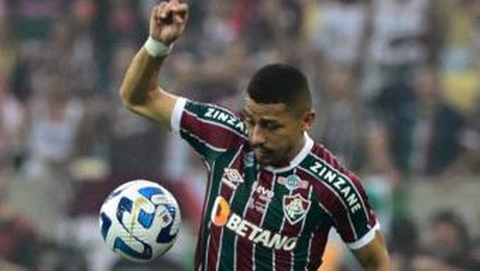 Andre Trindade Fluminense's midfielder Andre Trindade tries to control the ball during the Copa Libertadores final football match between Brazil's Fluminense and Argentina's Boca Juniors at Maracana Stadium in Rio de Janeiro, Brazil, on November 4, 2023. (Photo by Pablo PORCIUNCULA / AFP)