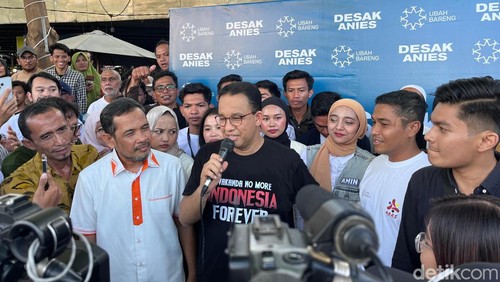 Anies Baswedan saat ditemui usai dialog Desak Anies di Mataram, Selasa (19/12/2023).